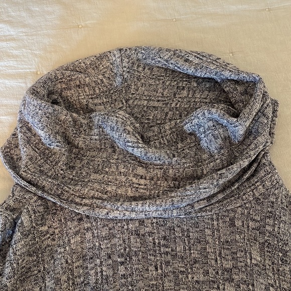 Anthropologie Sweater ✨ Size Large Long Sleeve Cowl Neck // Gray - Picture 9 of 11